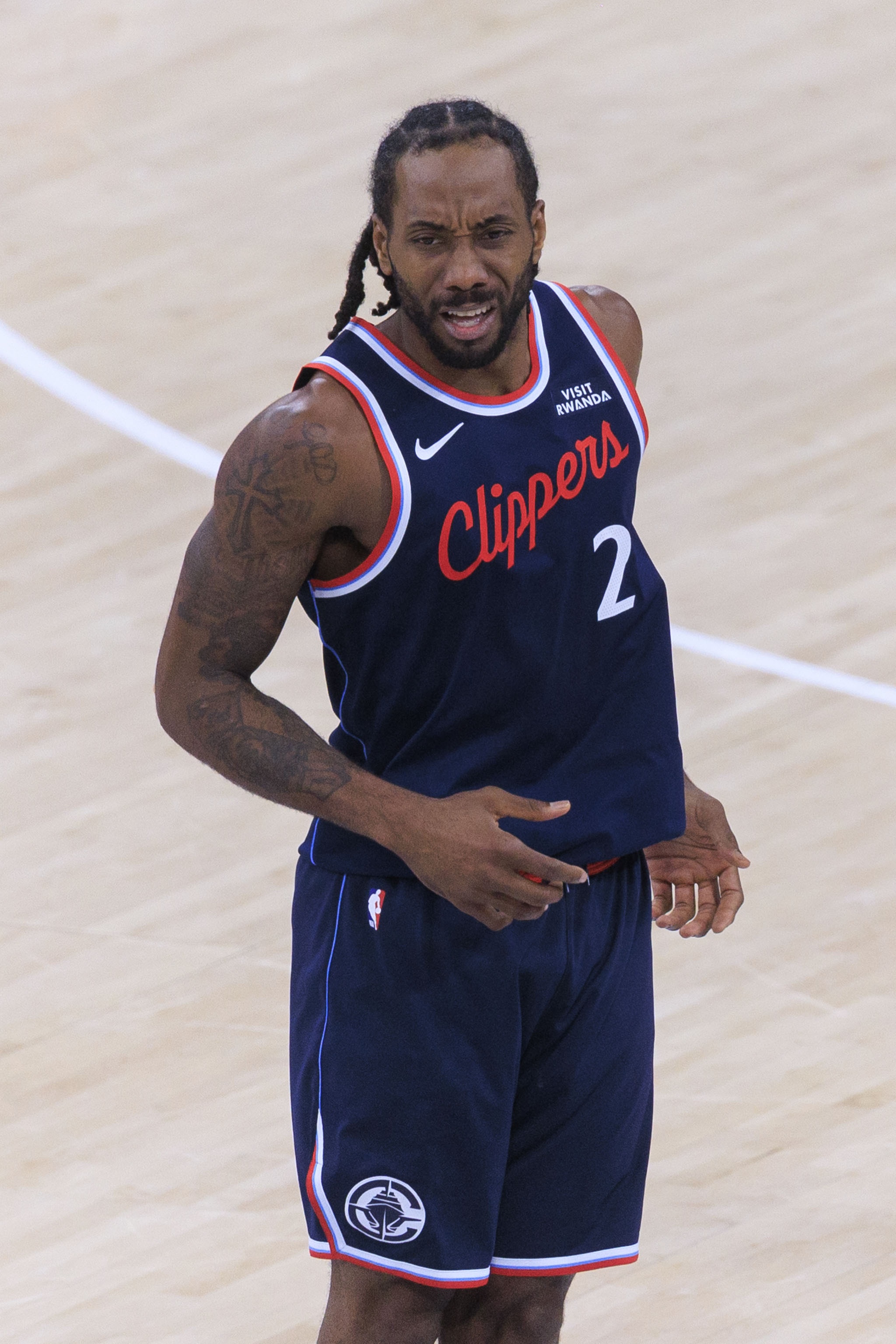 开云官网-无解进攻！伦纳德背转身翻身跳投&amp;暴扣个人连续得分